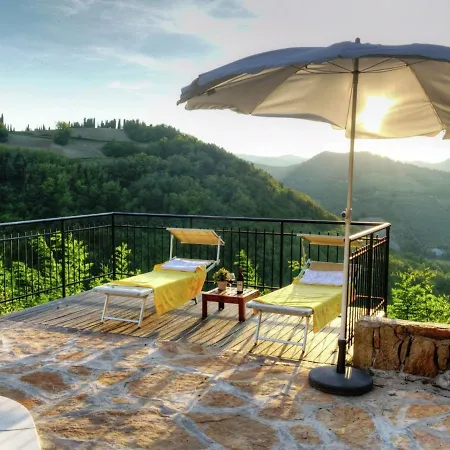 Bright Holiday In With Swimming Pool Casa de Férias *