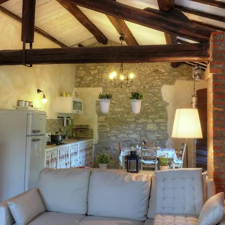Bright Holiday In With Swimming Pool Casa de Férias *